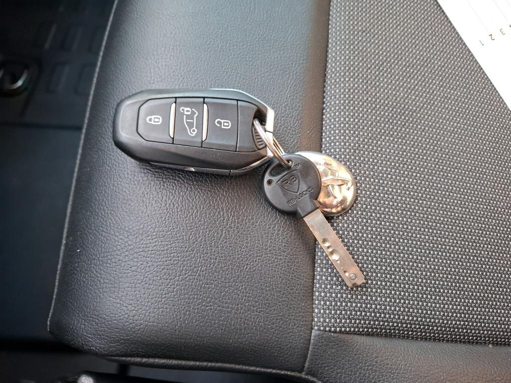 Peugeot EXPERT FGN TOLE COMPACT 2.0 BLUEHDI 120 S&S EAT8 URBAN 2020