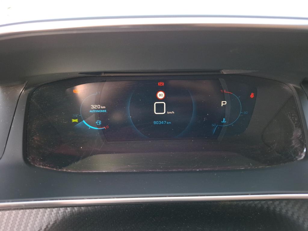 Peugeot 2008 BlueHDi 130 S&S EAT8 Allure Business 2021