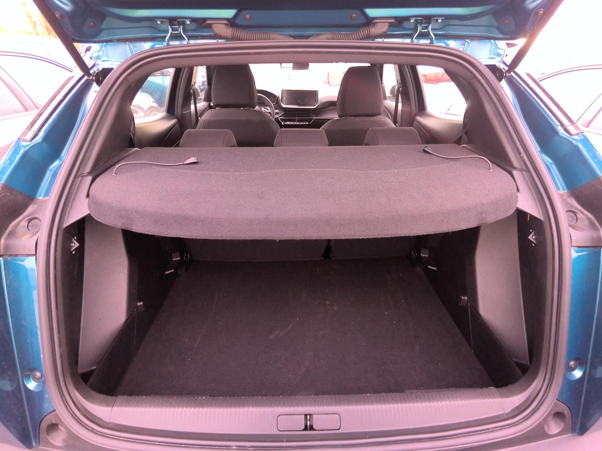 Peugeot 2008 Hybrid 136 e-DCS6 Style 2025