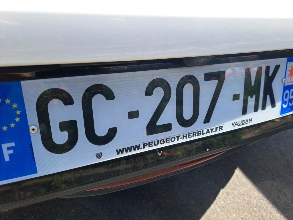 Peugeot 208 BlueHDi 100 S&S BVM6 Allure Business 2021