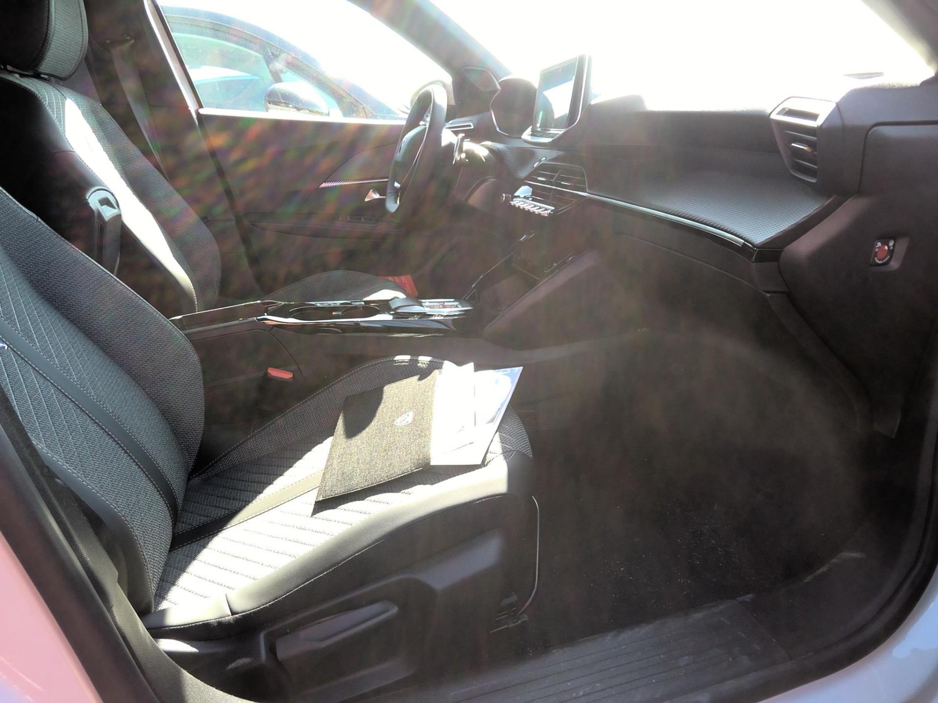 Peugeot 2008 Hybrid 145 e-DCS6 Allure 2025