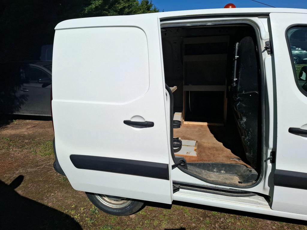 Peugeot PARTNER FOURGON STANDARD 1.6 BLUEHDI 100 BVM5 PREMIUM 2018