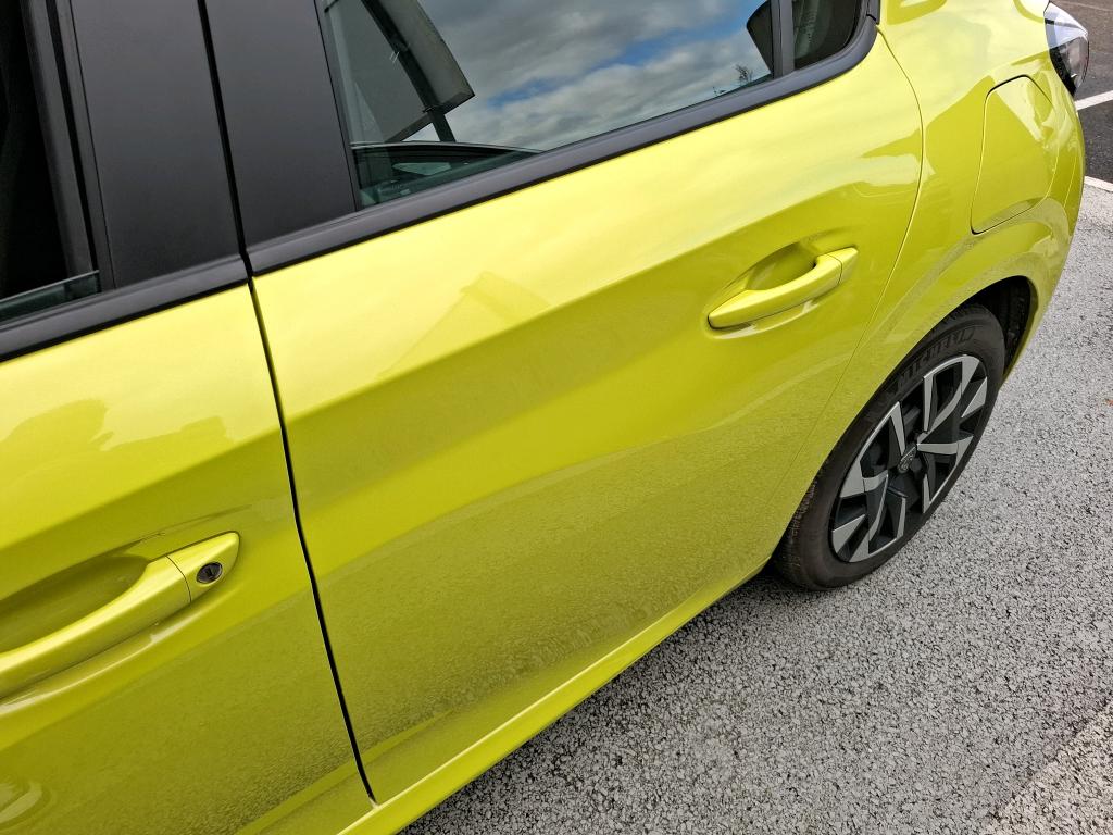 Peugeot 208 Hybrid 100 e-DCS6 Style 2025