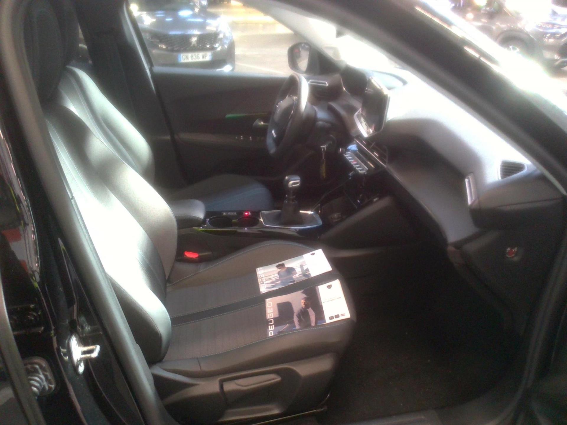Peugeot 2008 PureTech 130 S&S BVM6 Allure 2022