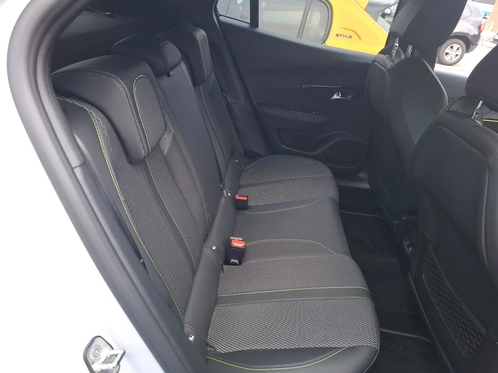 Peugeot 2008 PureTech 130 S&S EAT8 GT 2023