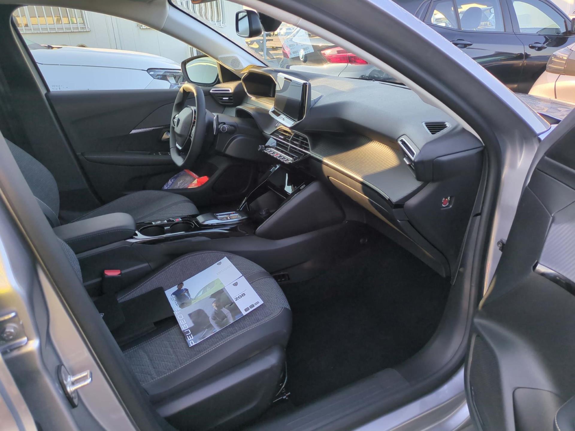 Peugeot 208 Hybrid 100 e-DCS6 Allure 2024