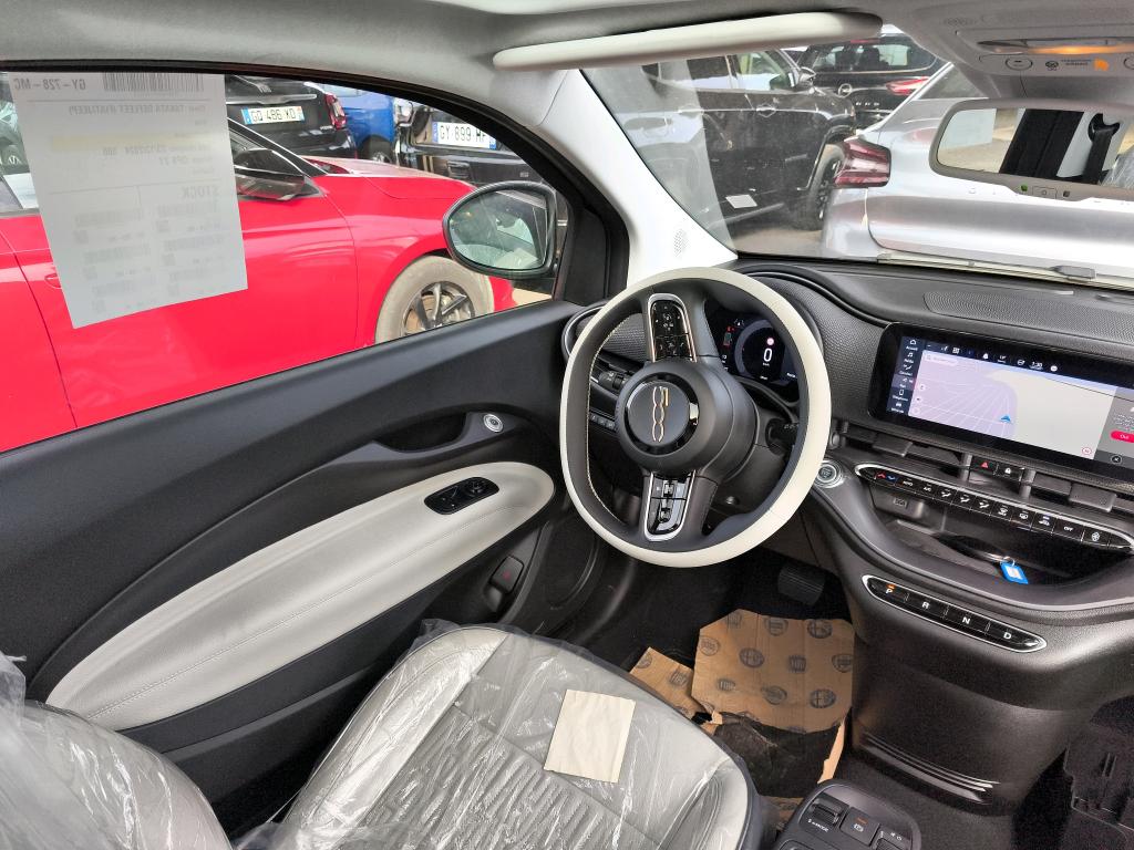 FIAT 500 3+1 e 118 ch La Prima 2023