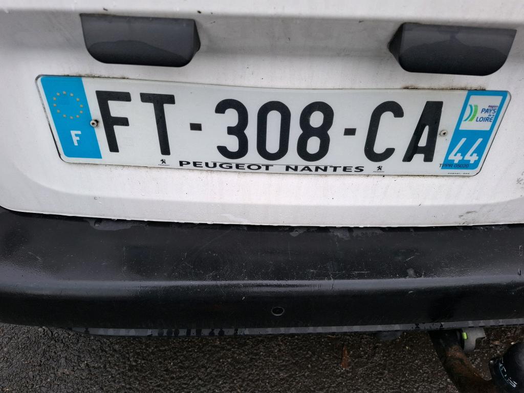 Peugeot PARTNER FOURGON STANDARD 650 KG BLUEHDI 130 S&S EAT8 ASPHALT 2020