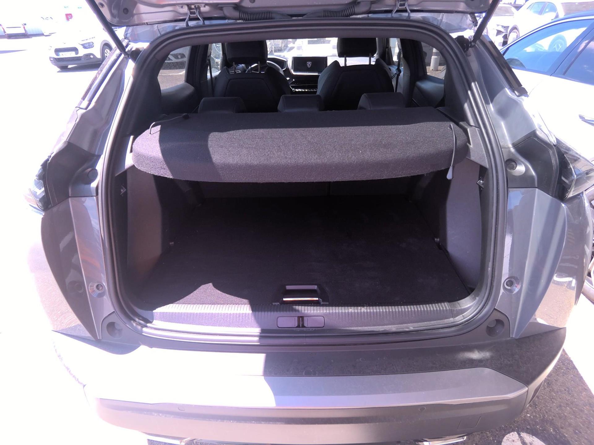 Peugeot 2008 Hybrid 136 e-DCS6 GT 2025