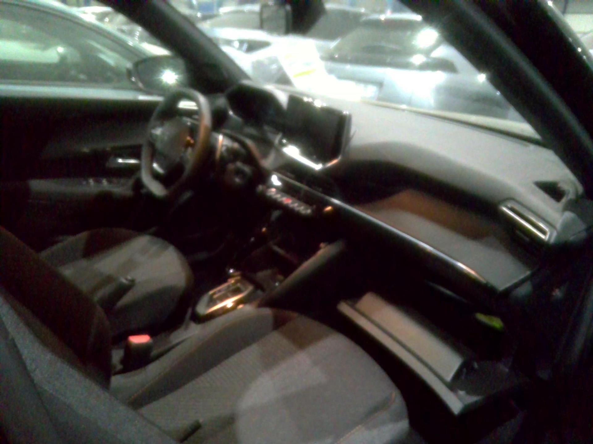 Peugeot 2008 Hybrid 136 e-DCS6 Style 2025
