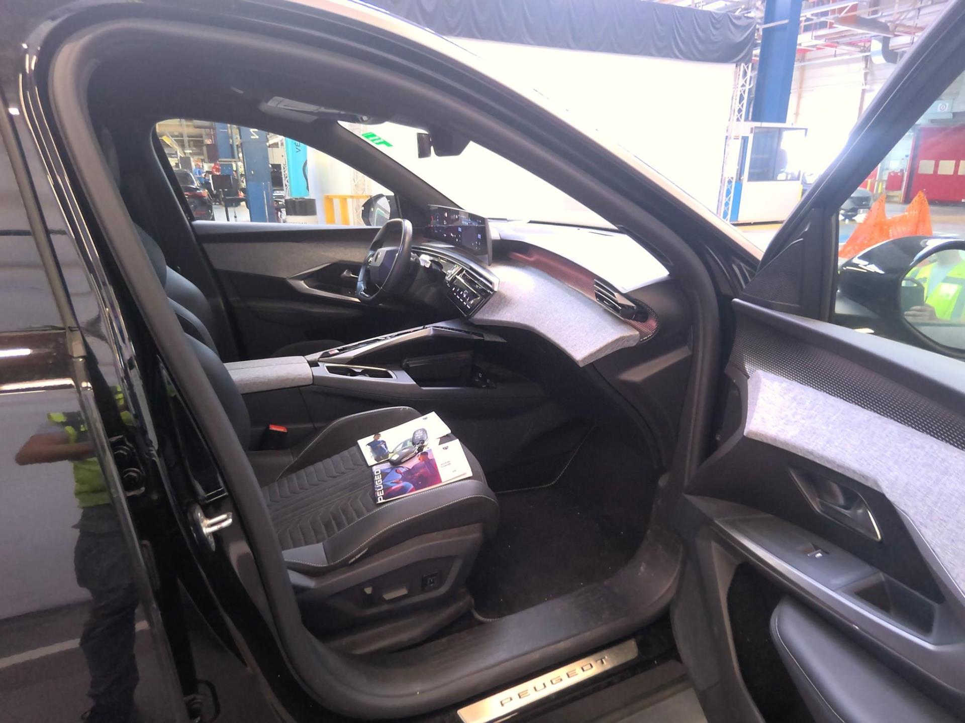 Peugeot 3008 Hybrid 136 e-DCS6 GT 2025