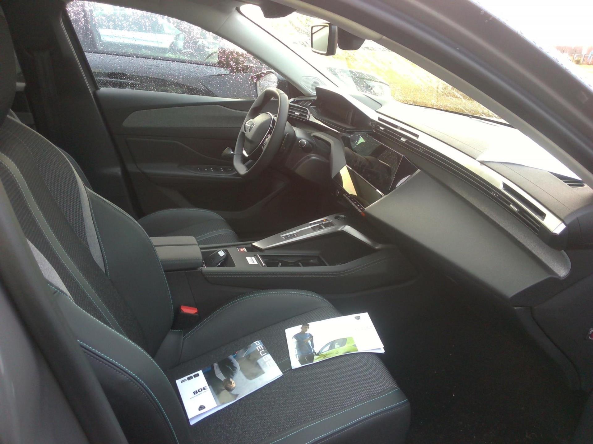 Peugeot 308 PHEV 180 e-EAT8 Allure 2024