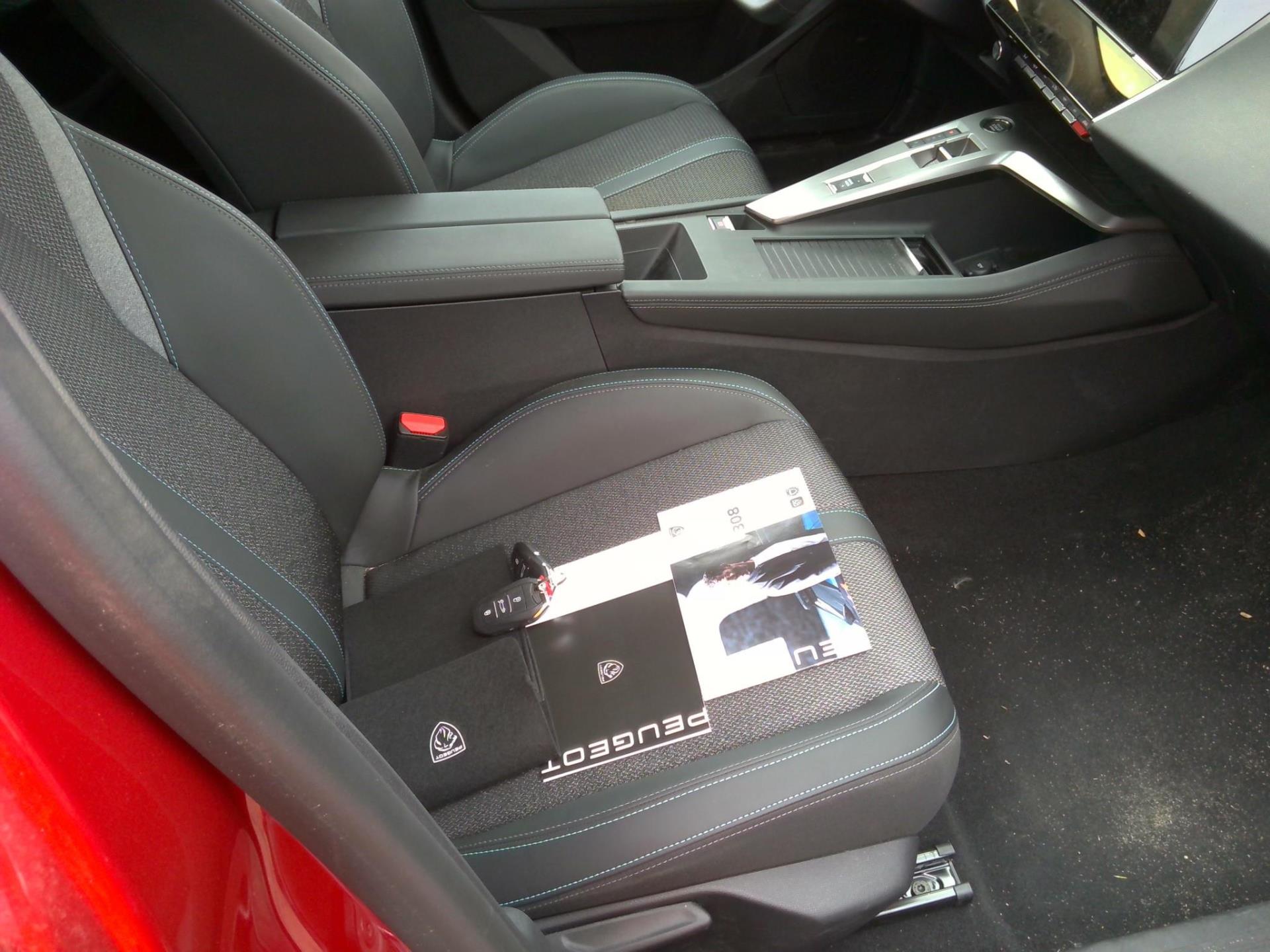 Peugeot 308 PHEV 180 e-EAT8 Allure 2024