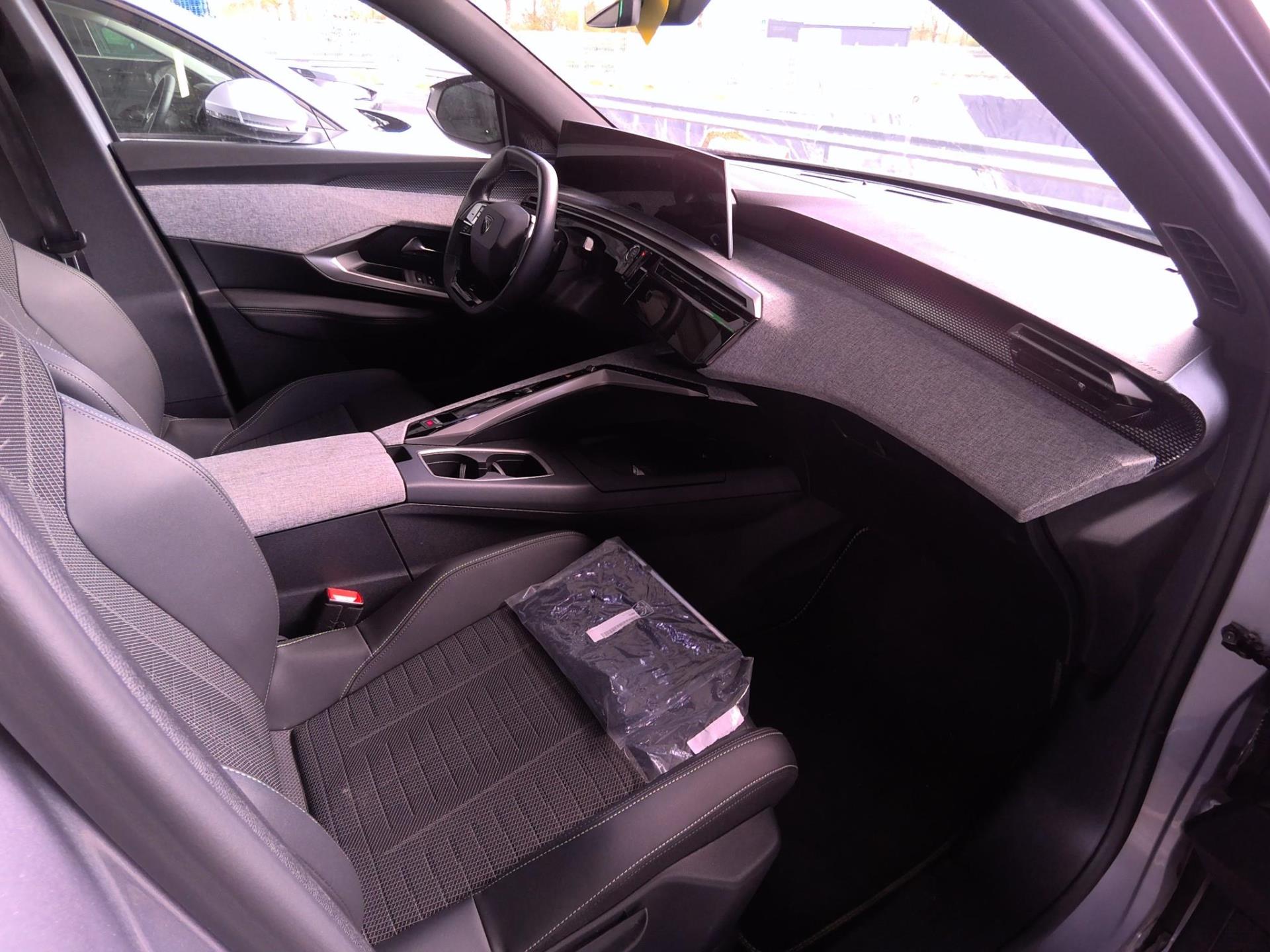 Peugeot 3008 Hybrid 145 e-DCS6 GT 2025