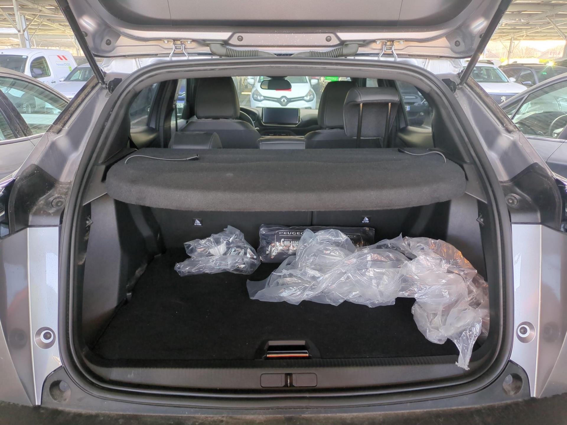 Peugeot 2008 Hybrid 136 e-DCS6 Allure 2024