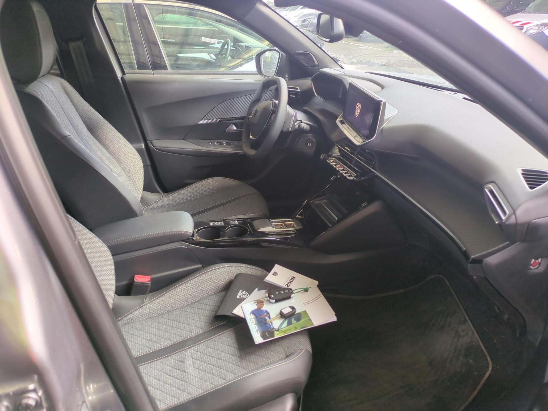 Peugeot 2008 Hybrid 136 e-DCS6 Allure 2024