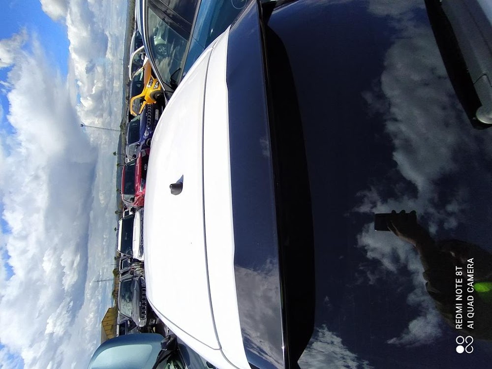 Foto Peugeot e-208 8