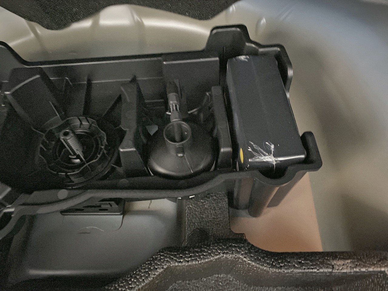 Peugeot 2008 Hybrid 136 e-DCS6 Allure 2024