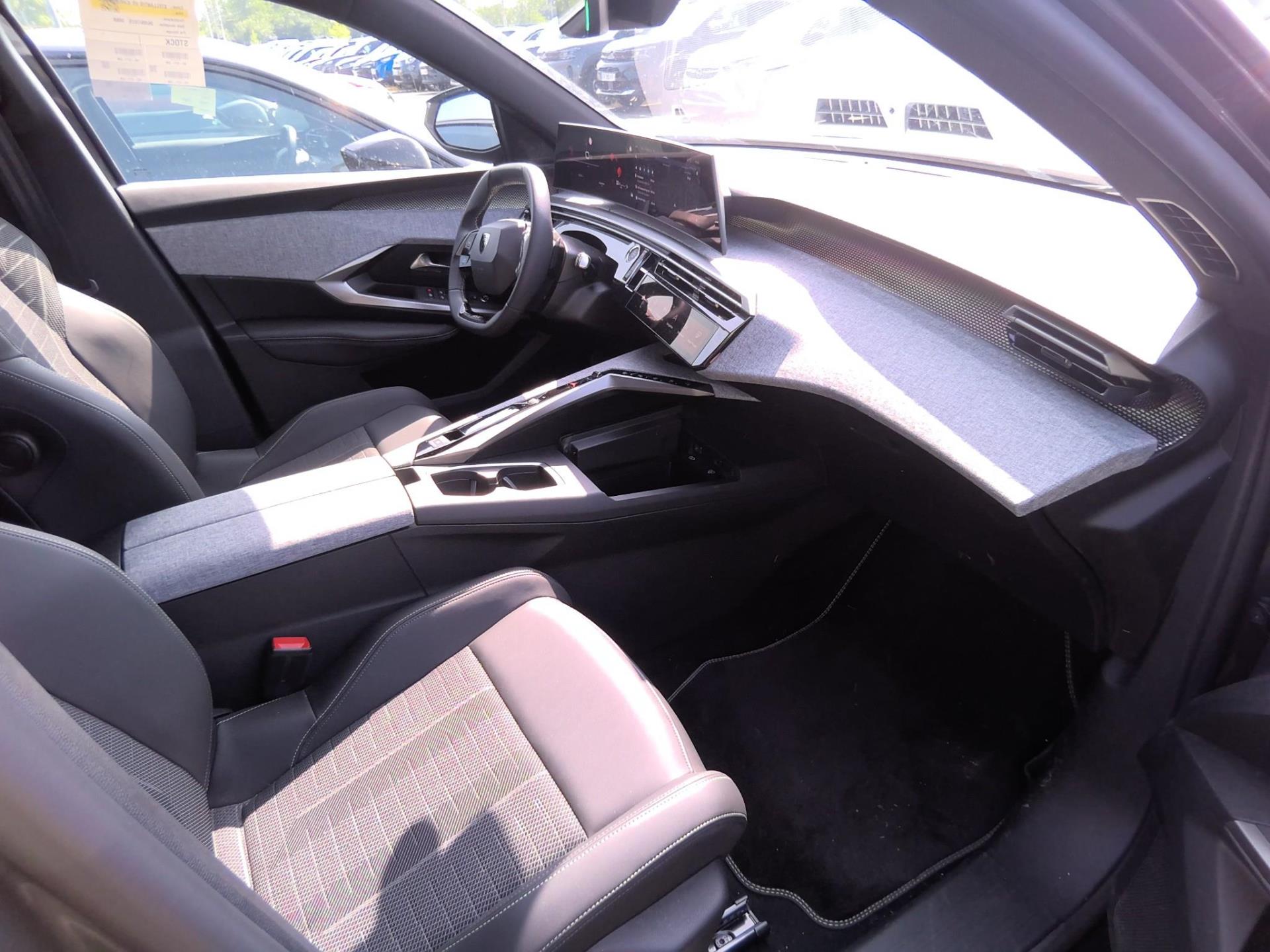 Peugeot 5008 Hybrid 136 e-DCS6 GT 2025