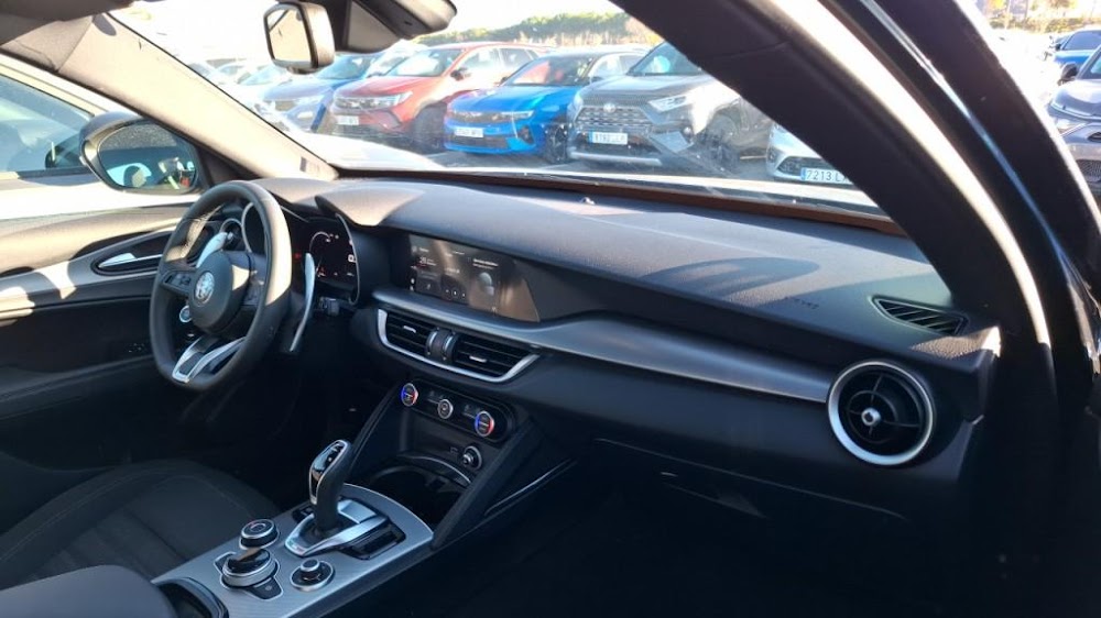 Foto Alfa Romeo Stelvio 14