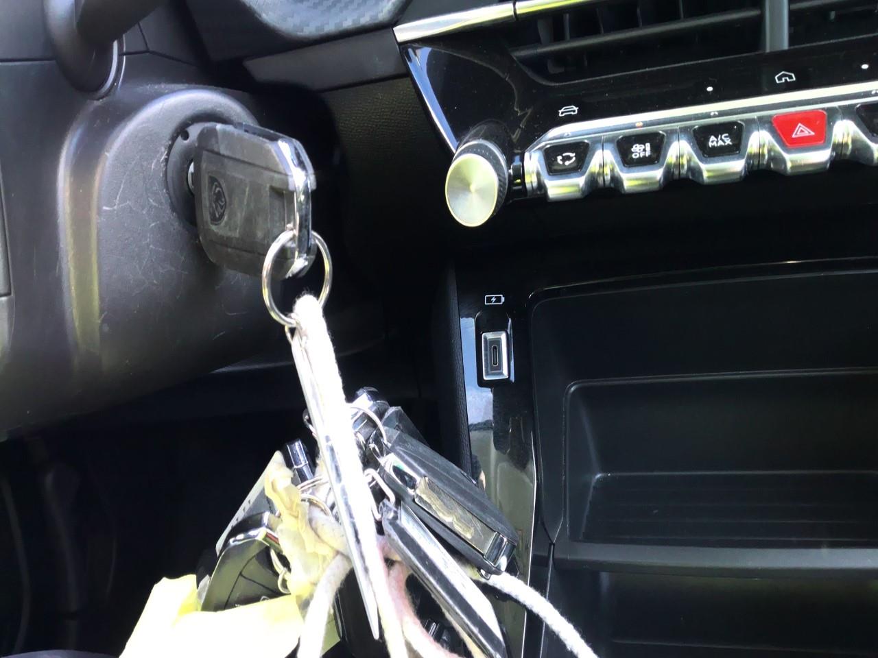 Foto Peugeot 208 10