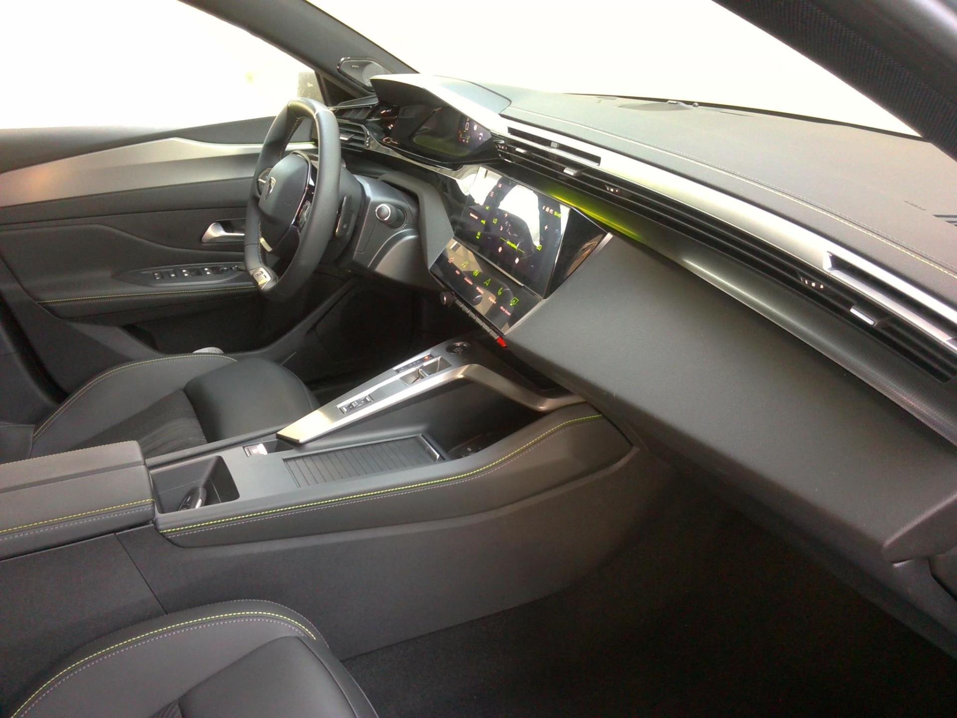 Peugeot 308 Hybrid 136 e-DCS6 GT 2024