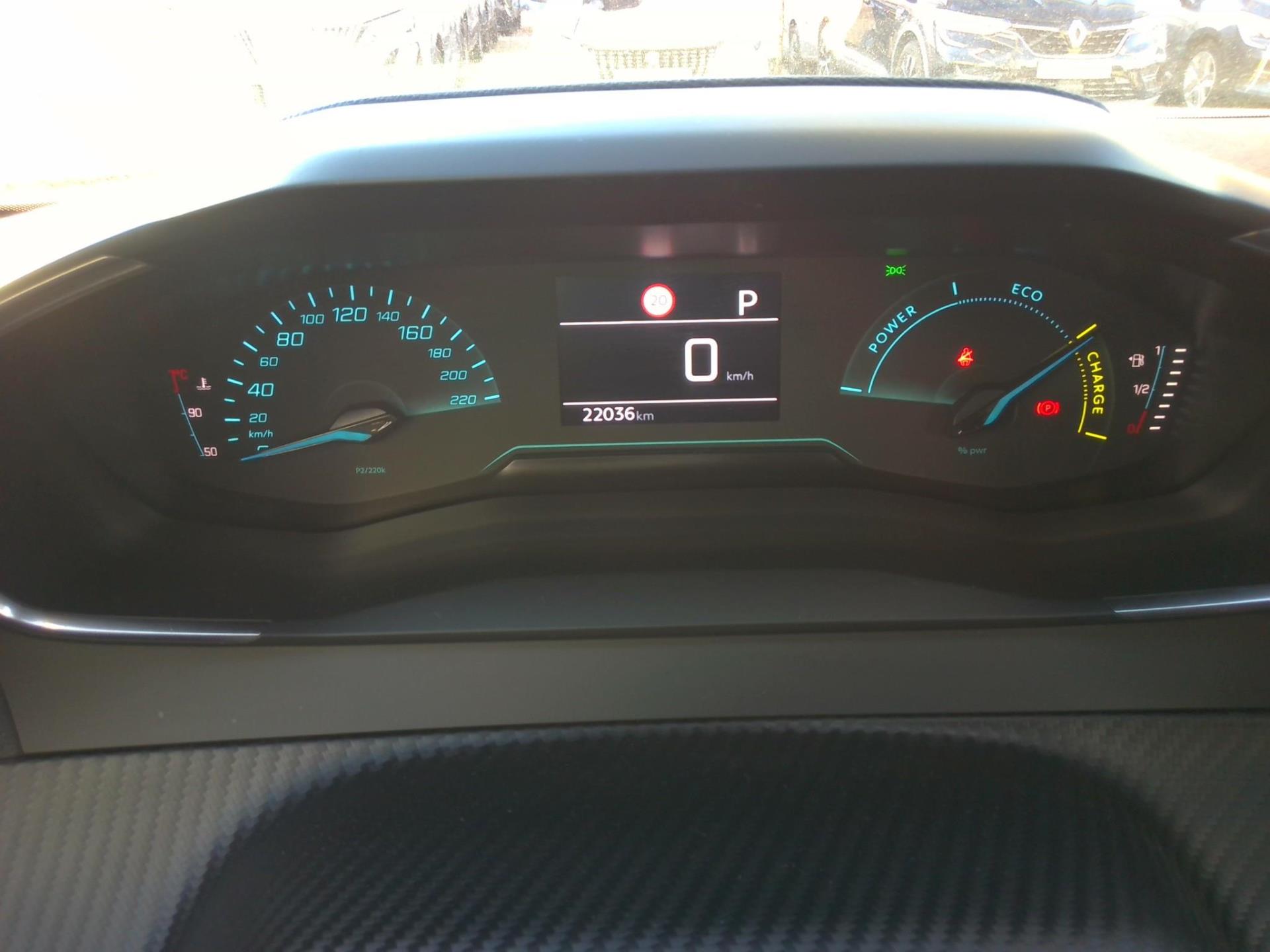 Peugeot 2008 Hybrid 136 e-DCS6 Style 2025