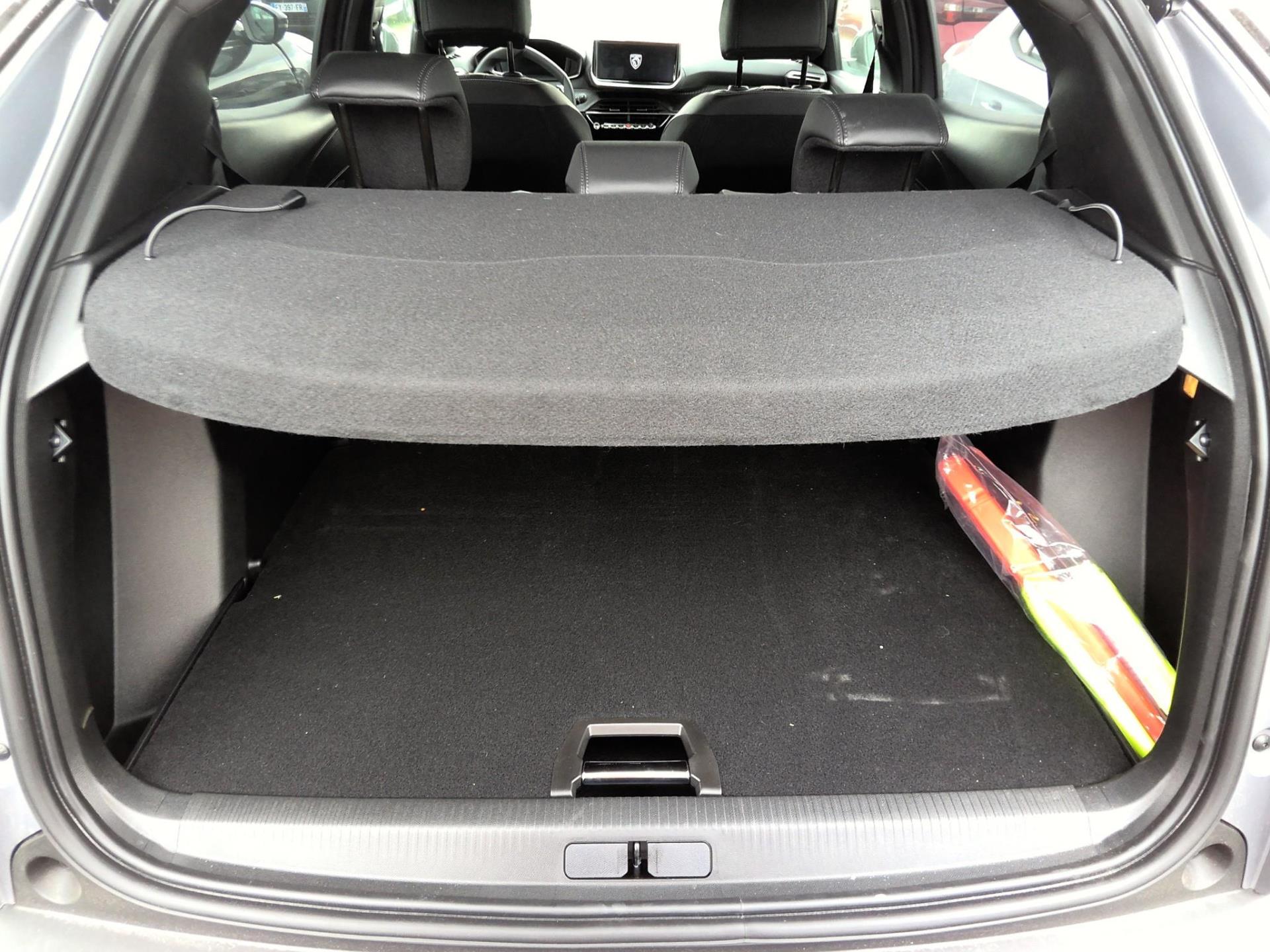 Peugeot 2008 Hybrid 145 e-DCS6 Allure 2025