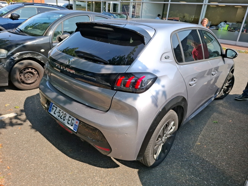 Peugeot 208 Electrique 50 kWh 136ch Allure Business 2021
