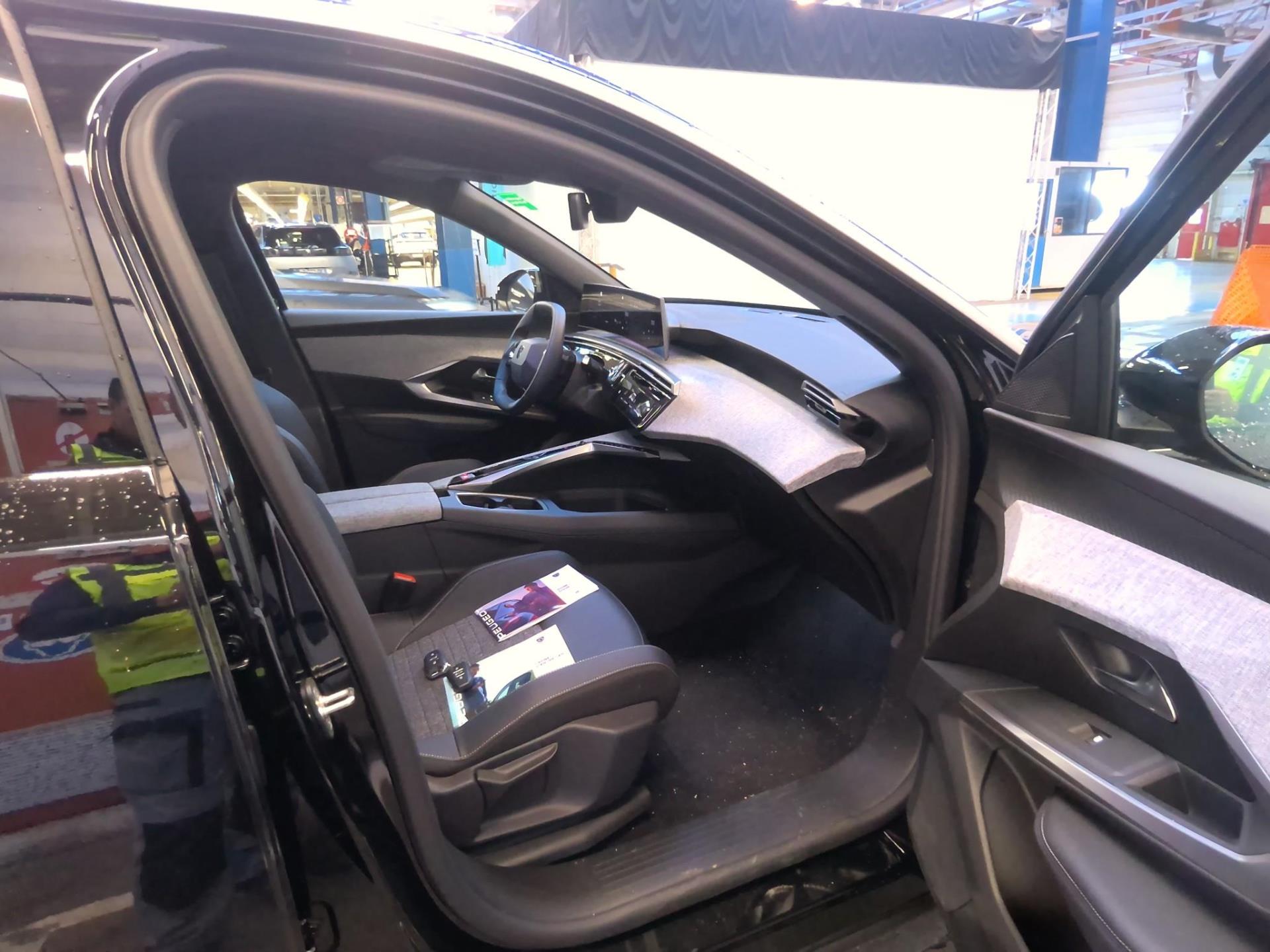 Peugeot 3008 Hybrid 145 e-DCS6 Allure 2025