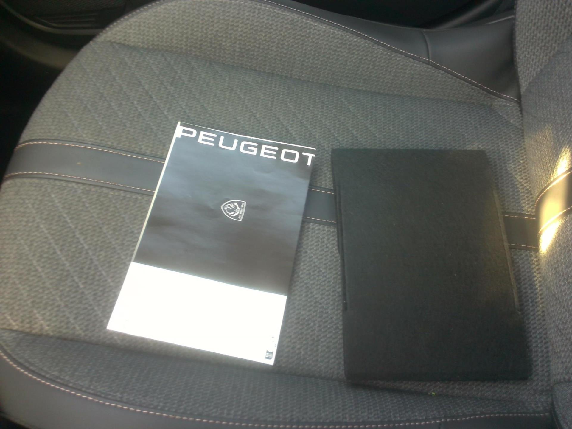 Peugeot 208 PureTech 100 S&S BVM6 Allure 2024