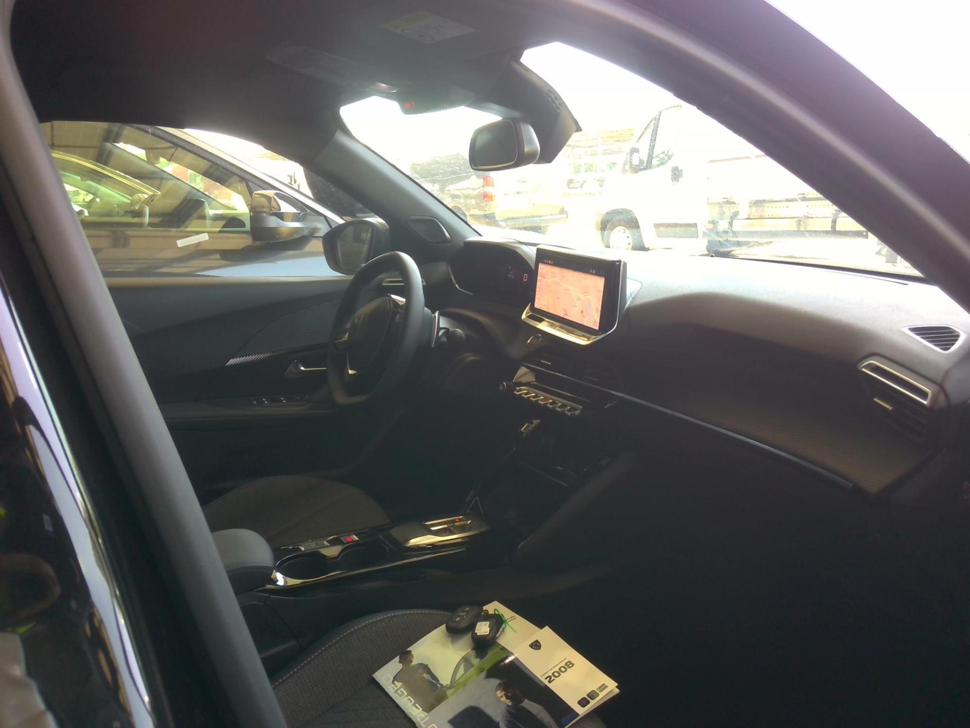 Peugeot 2008 Hybrid 145 e-DCS6 Allure 2025