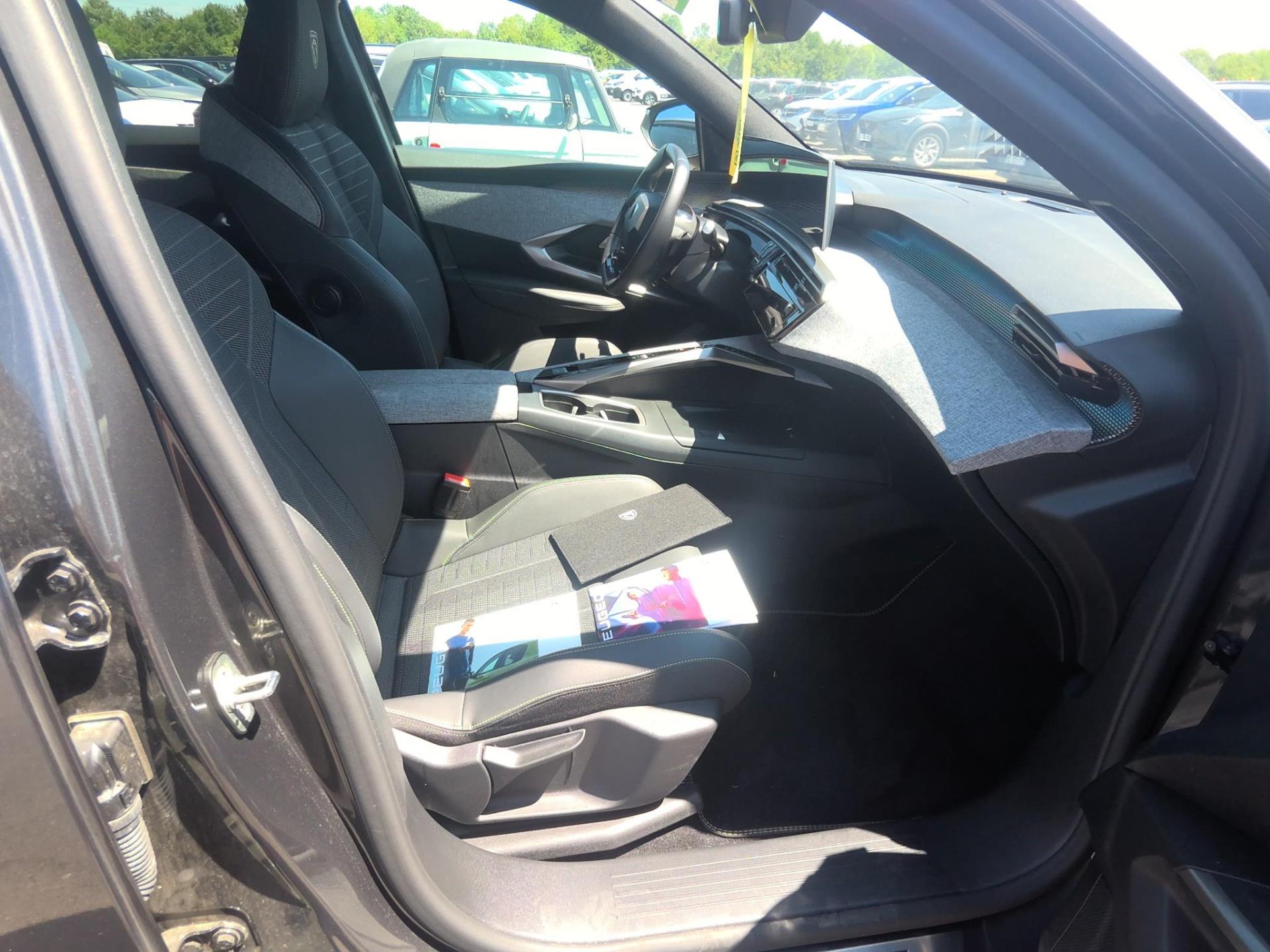 Peugeot 3008 Hybrid 145 e-DCS6 GT 2025