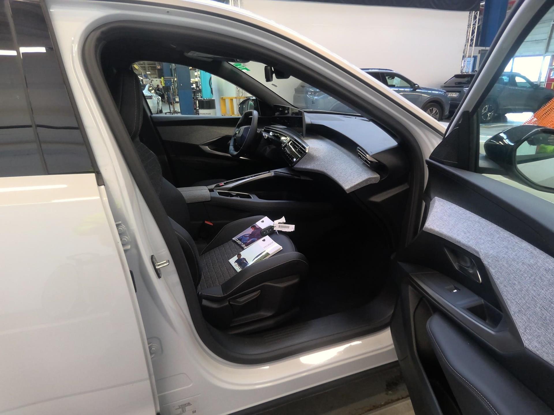 Peugeot 3008 Plug-in Hybrid 195 e-DCS7 Allure 2025