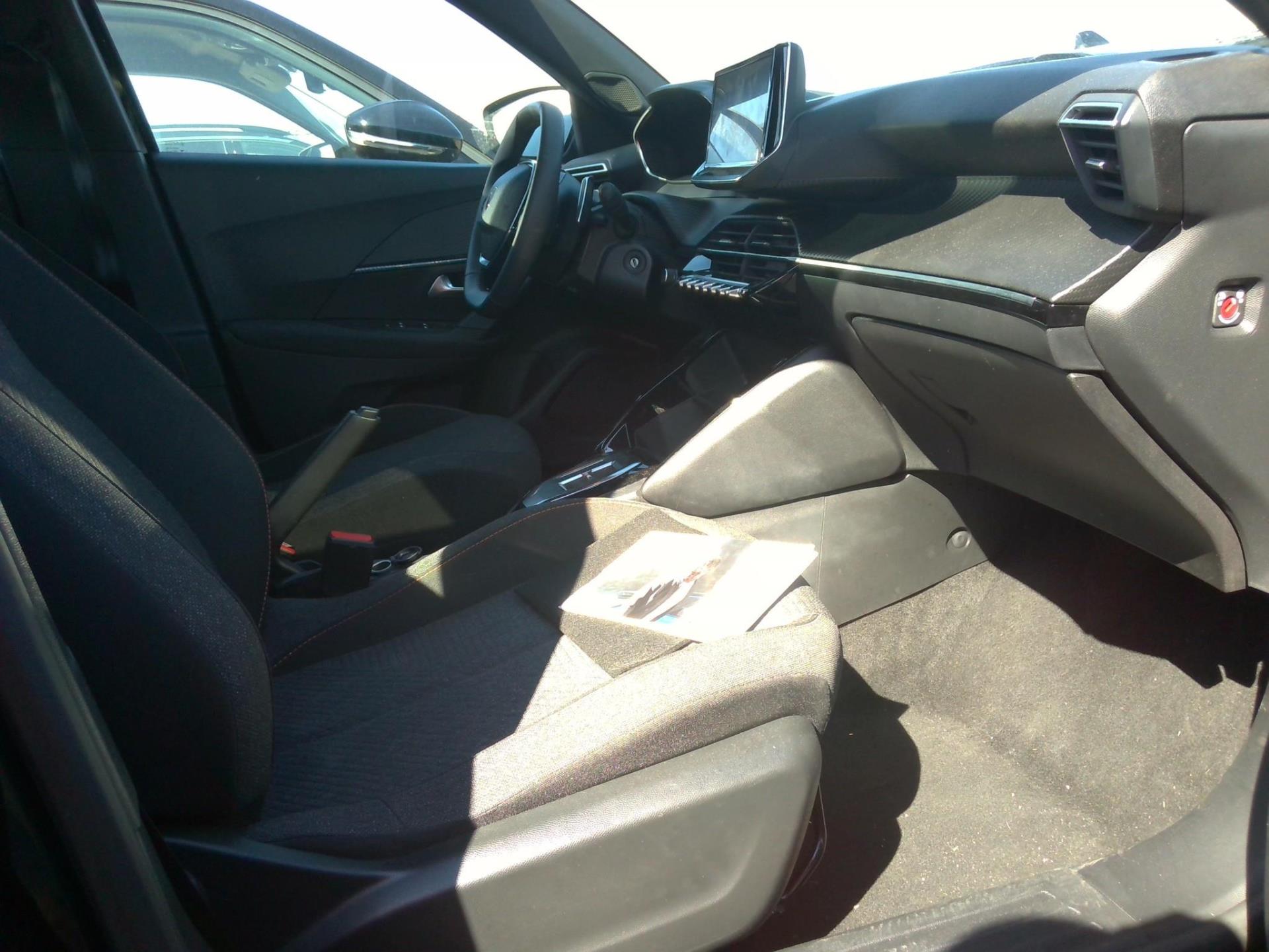 Peugeot 2008 Hybrid 136 e-DCS6 Style 2025