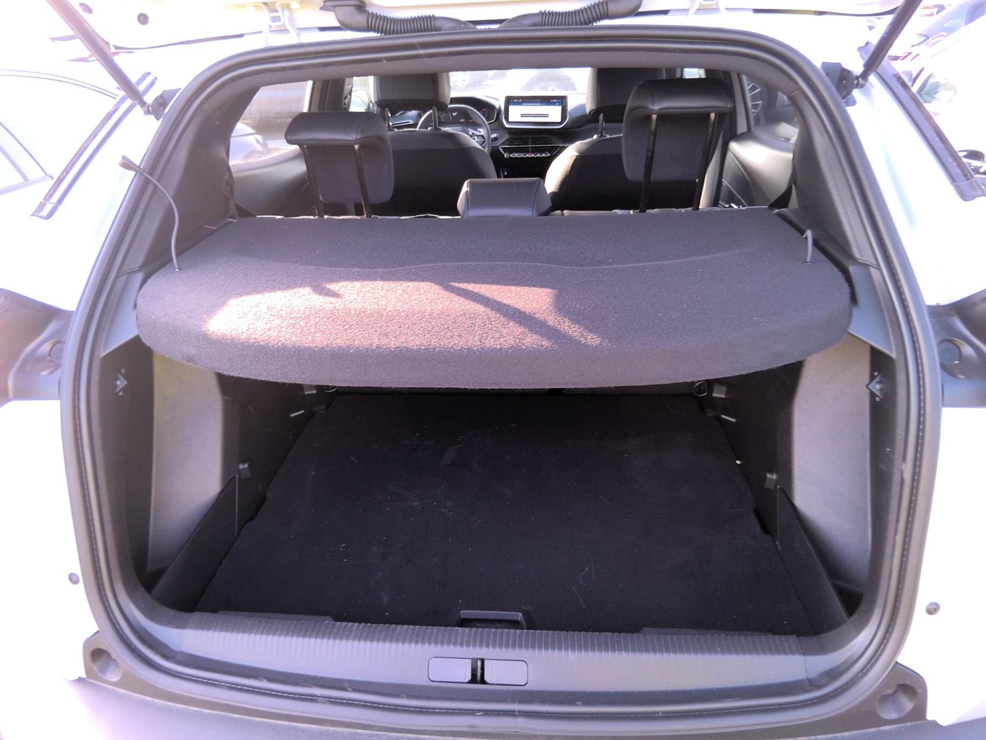 Peugeot 2008 Hybrid 136 e-DCS6 Allure 2025