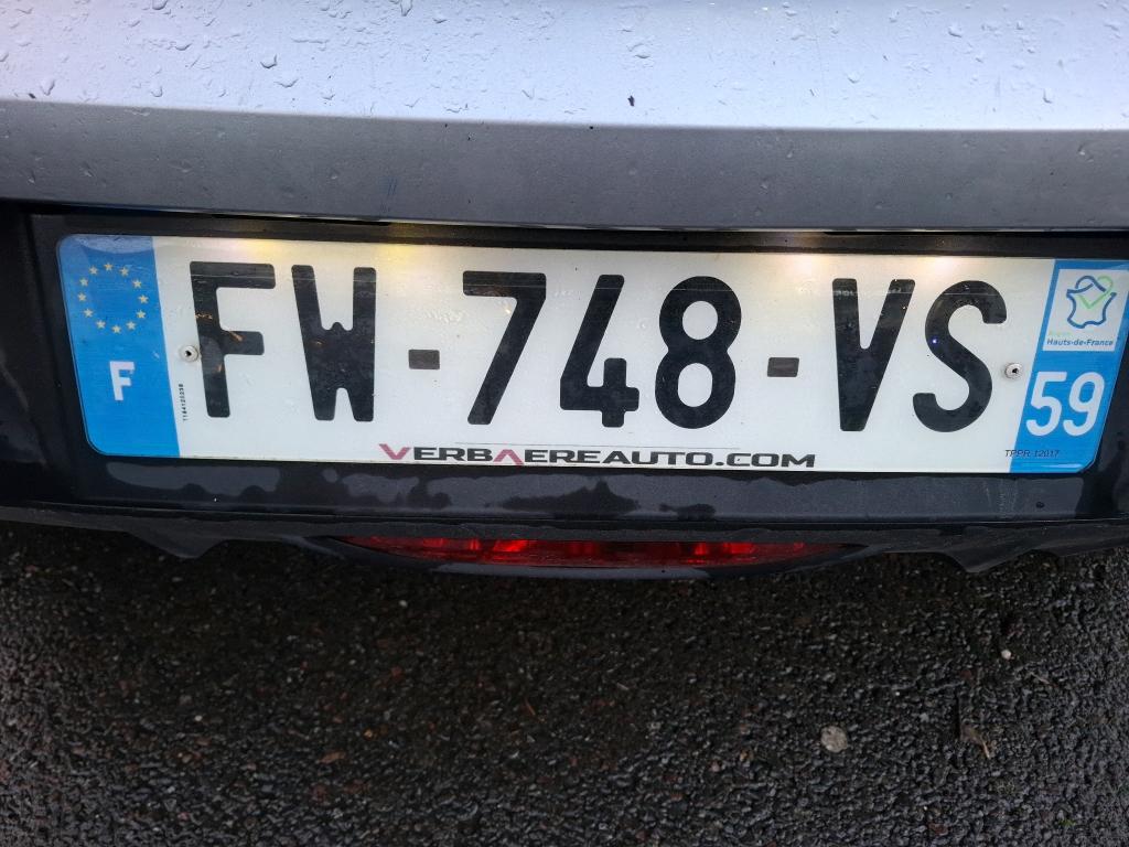 Peugeot 208 PureTech 100 S&S EAT8 Active Business 2021