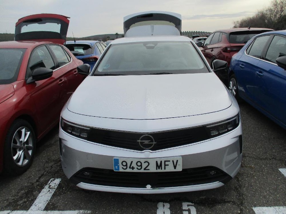 Opel Astra Nuevo Astra 5P Elegance 1.2T XHT MT6 S/S 130 HP (96kW)