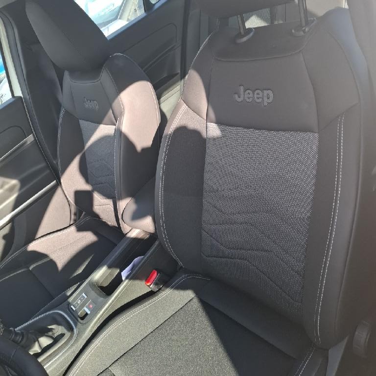 Foto Jeep AVENGER 14