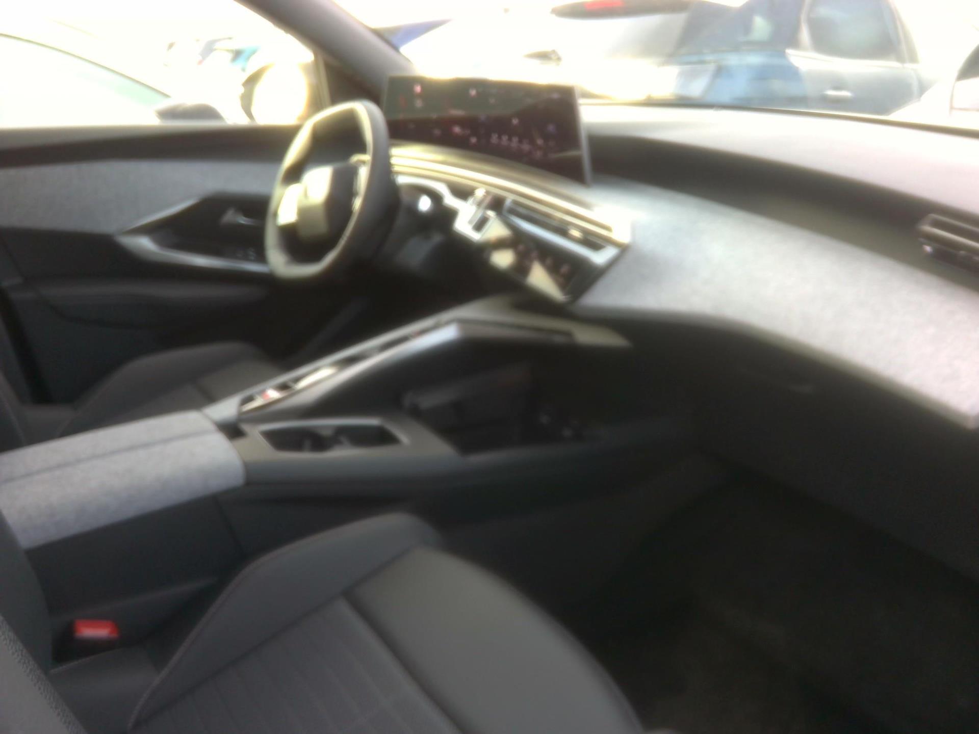 Peugeot 3008 Hybrid 136 e-DCS6 Allure 2024