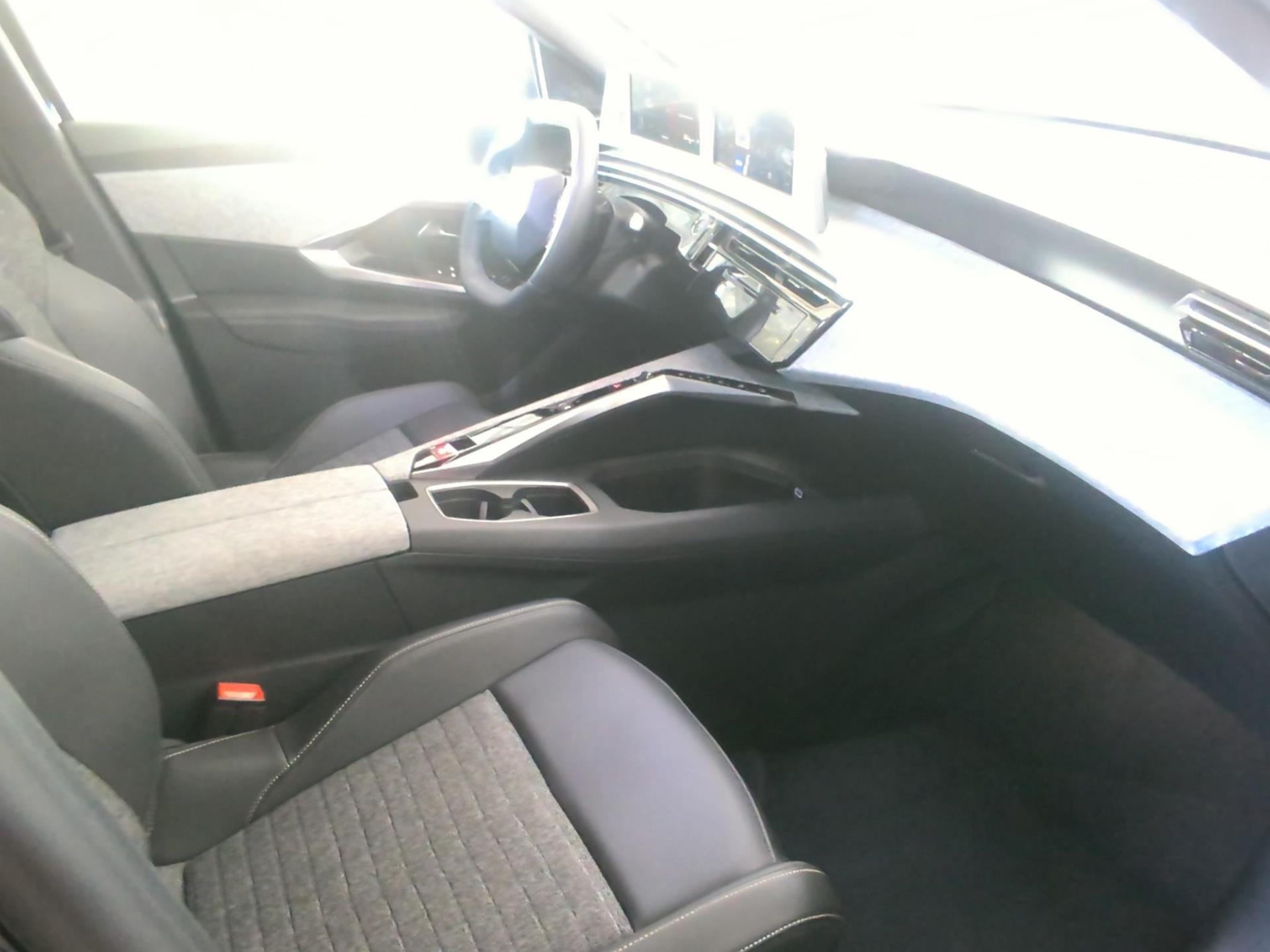 Peugeot 5008 Hybrid 145 ch e-DCS6 Allure 2025