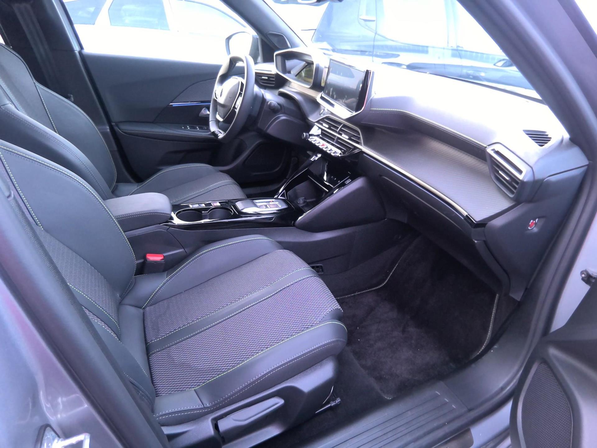 Peugeot 2008 Electrique 156 ch 54 kWh GT 2025