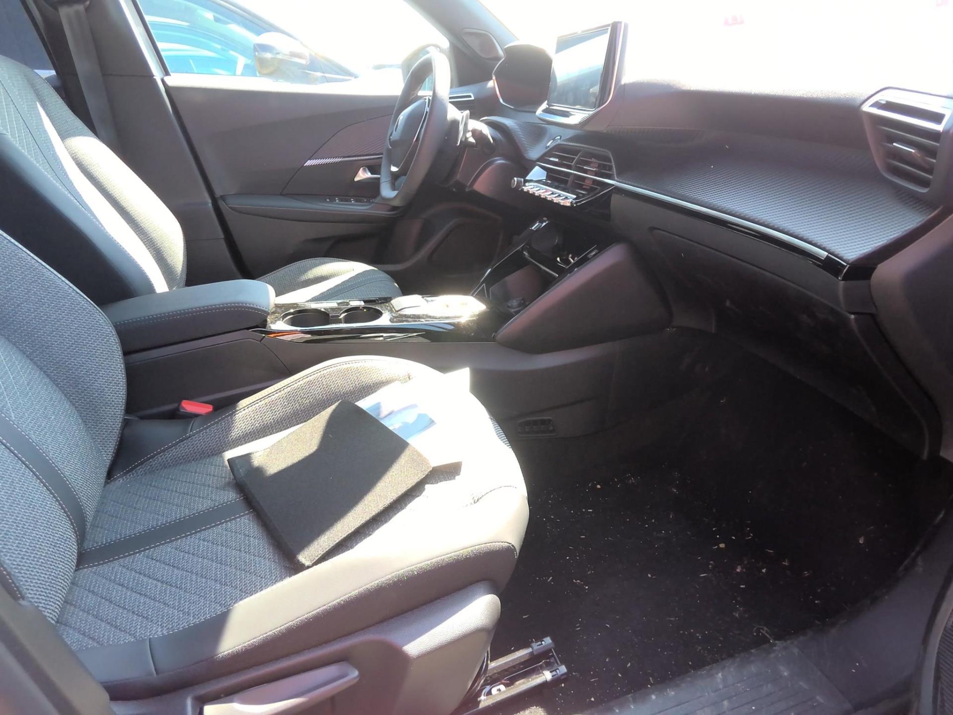 Peugeot 2008 Hybrid 136 e-DCS6 Allure 2025