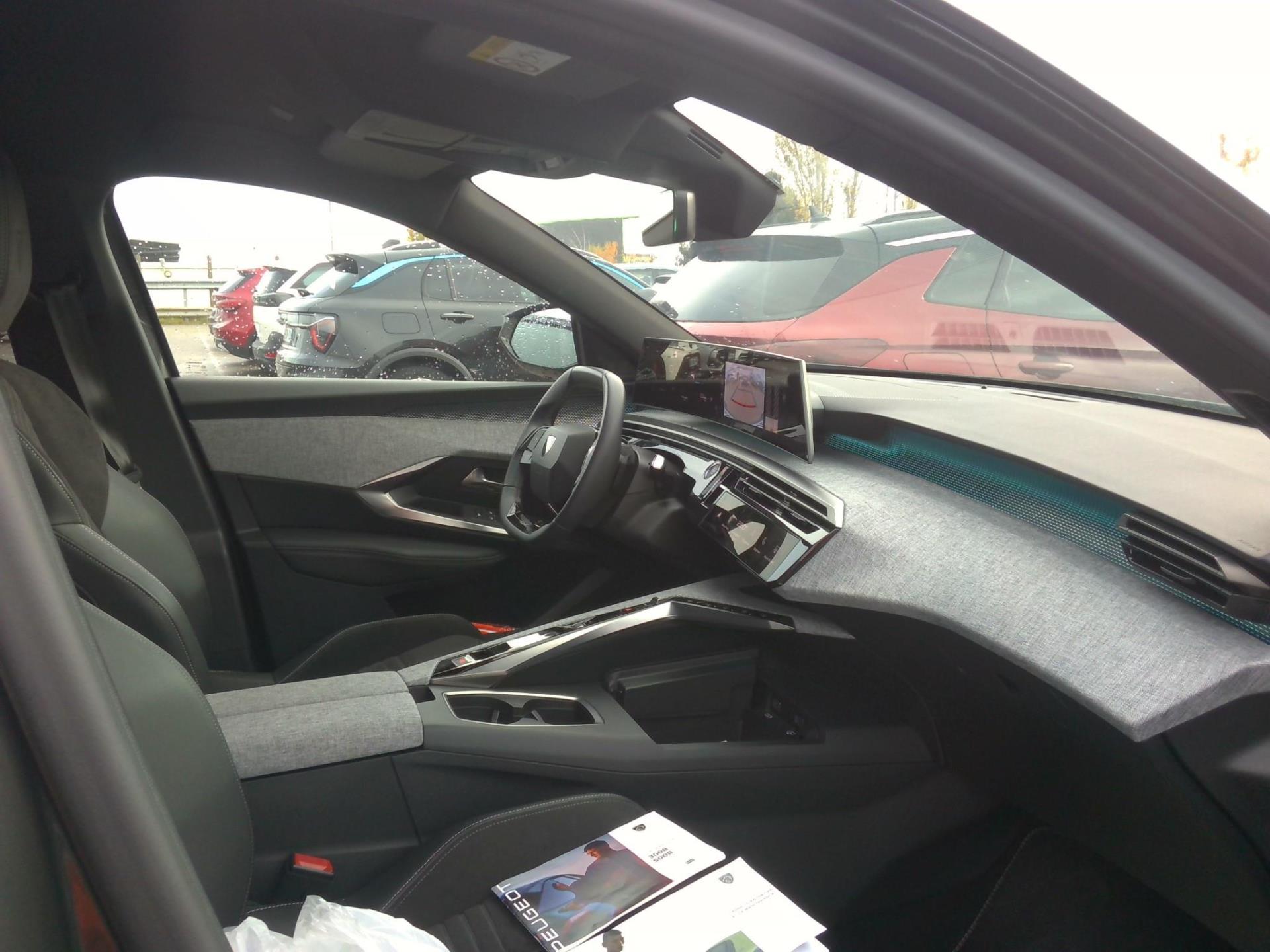 Peugeot 5008 Hybrid 136 e-DCS6 GT 2024