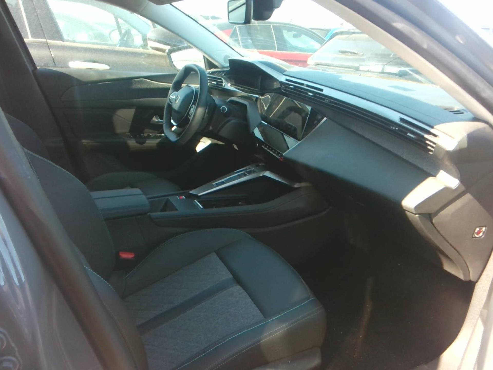 Peugeot 408 PHEV 180 e-EAT8 Allure 2024