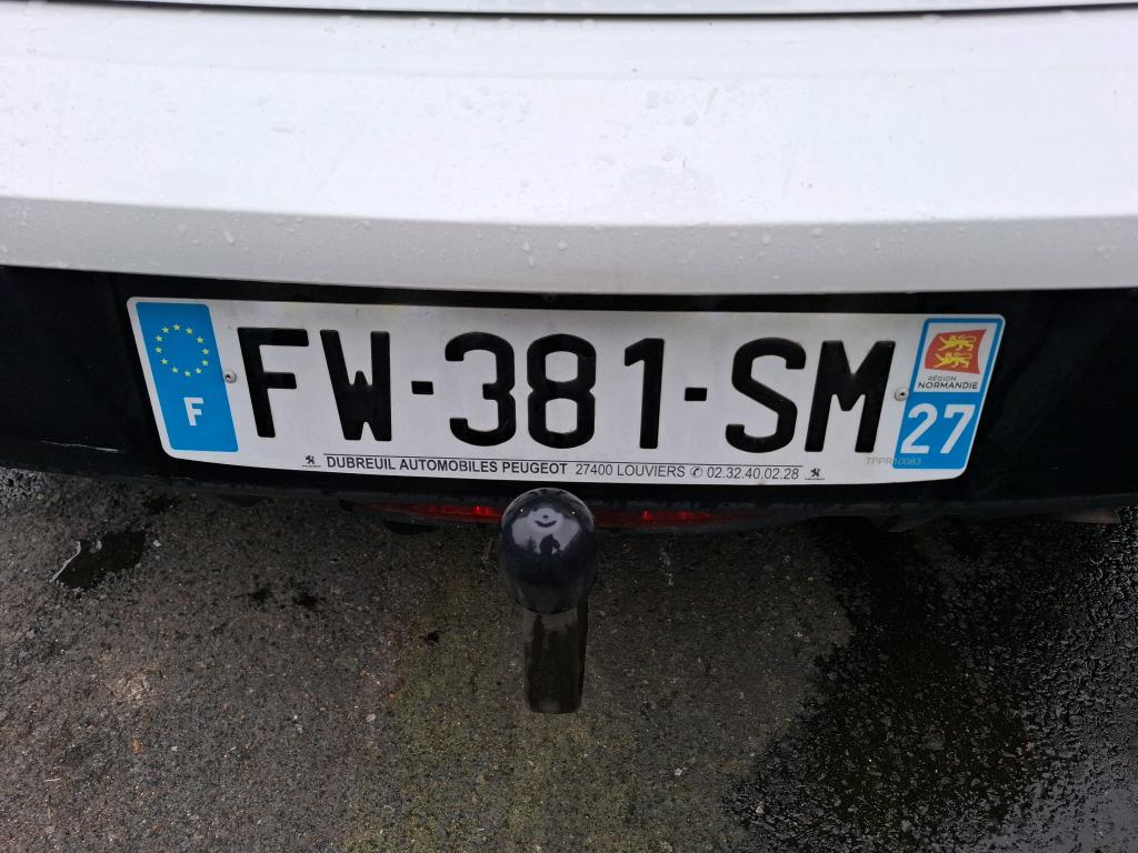 Peugeot 208 PureTech 100 S&S EAT8 Allure Business 2021