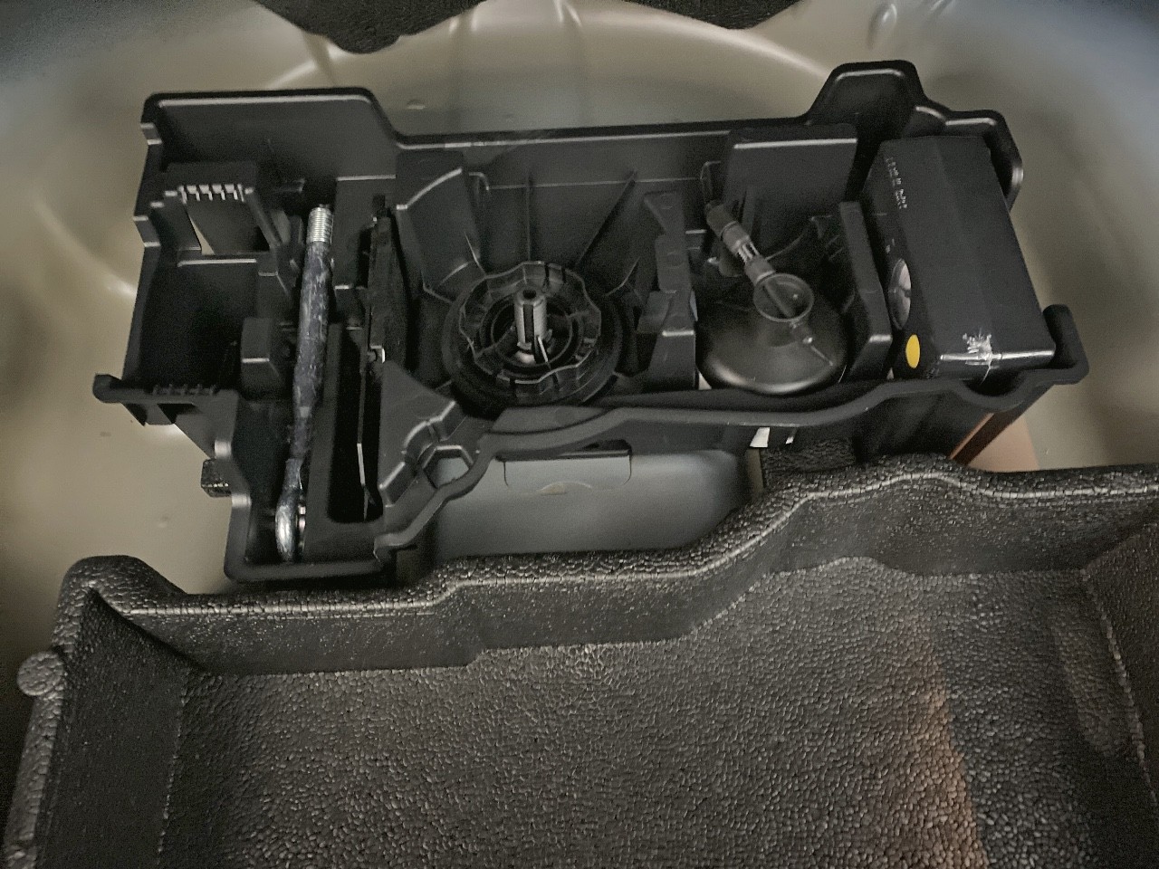 Peugeot 2008 Hybrid 136 e-DCS6 Allure 2024