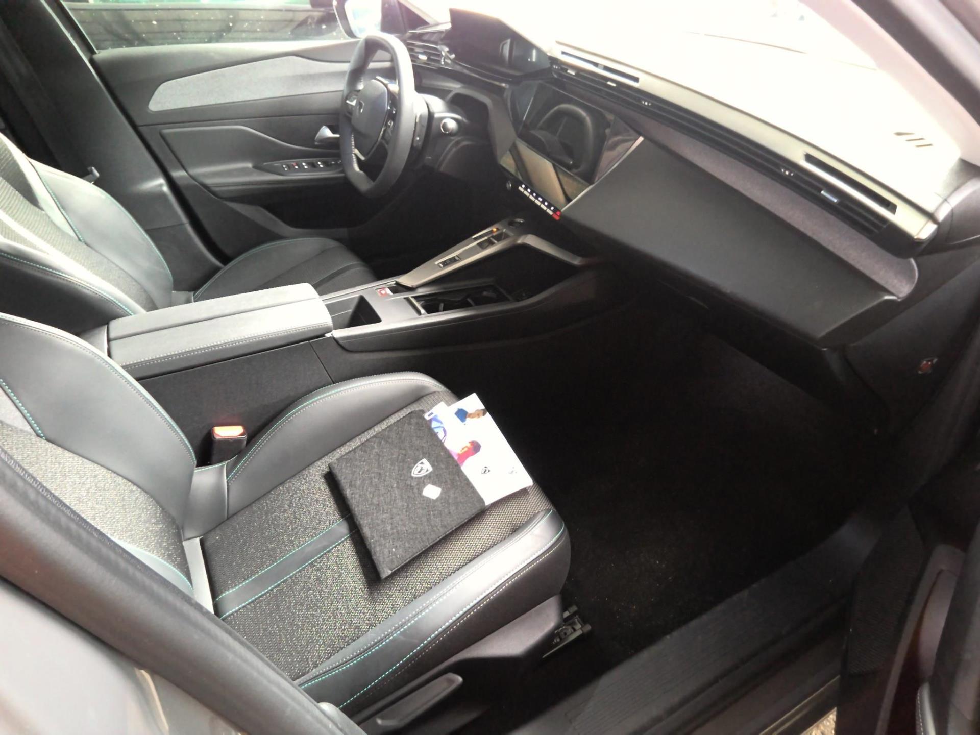 Peugeot 408 Hybrid 145 e-DCS6 Allure 2025
