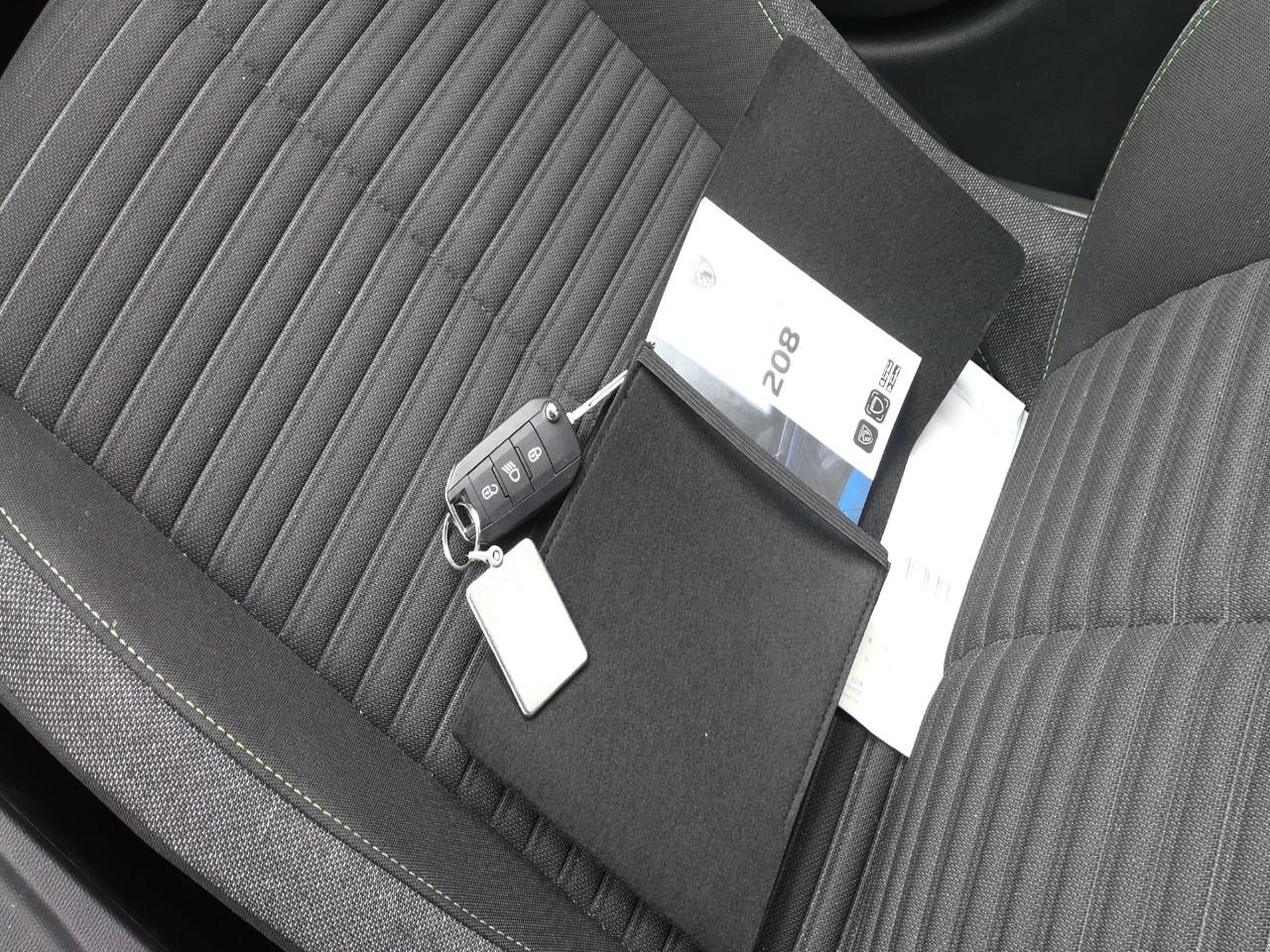 Foto Peugeot 208 9