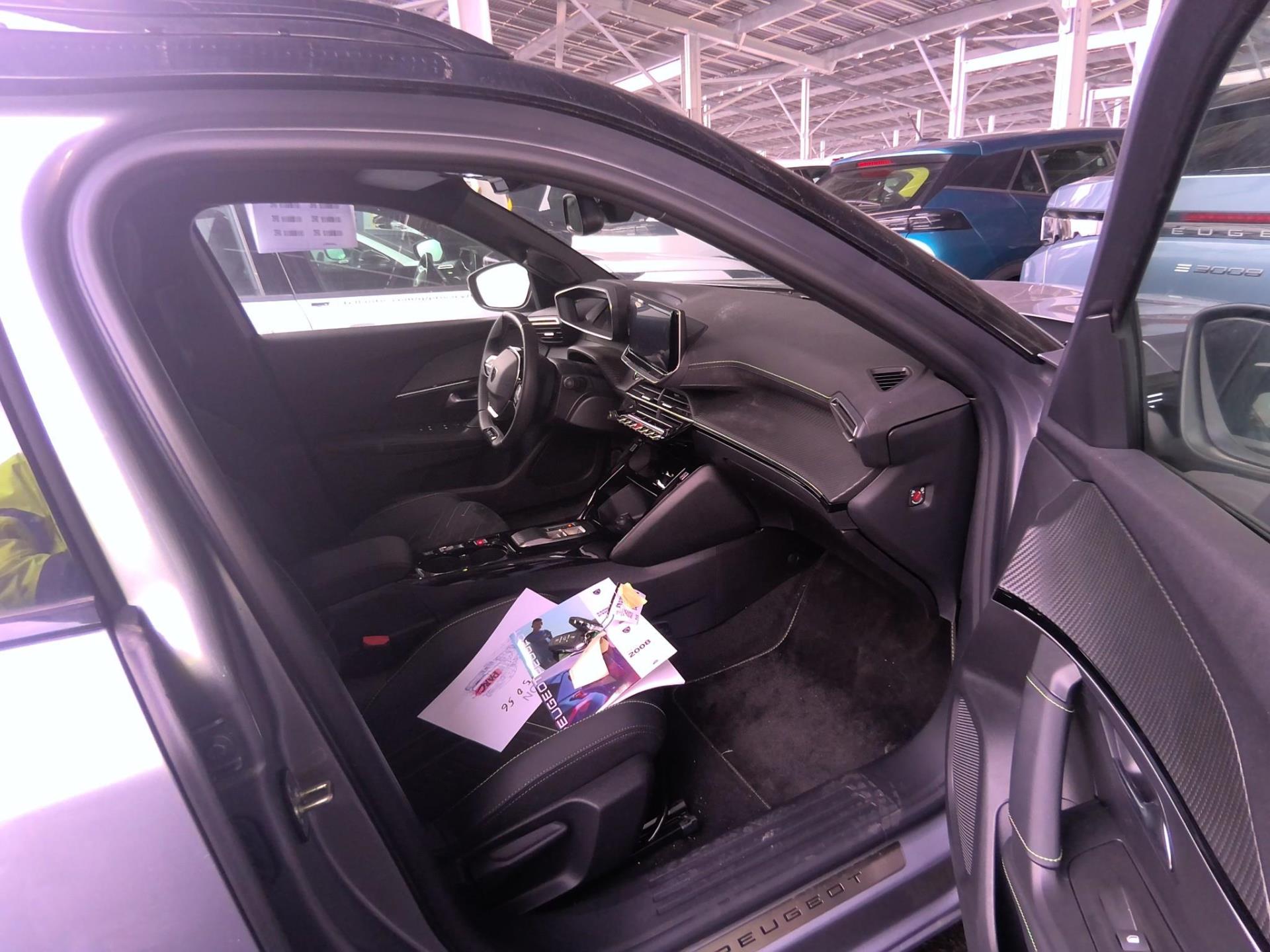 Peugeot 2008 Electrique 54 kWh 156 ch GT 2025